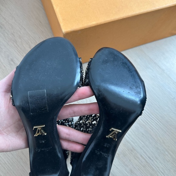 Elegant Black Stiletto Heels - Picture 4 of 4